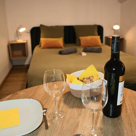 La Mansarde Des Remparts Apartment *